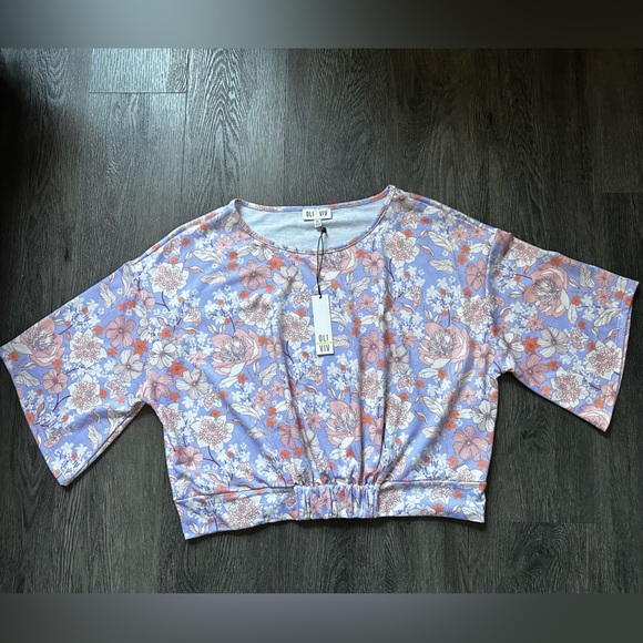 NWT- Oli-Viv floral top - Picture 2 of 9
